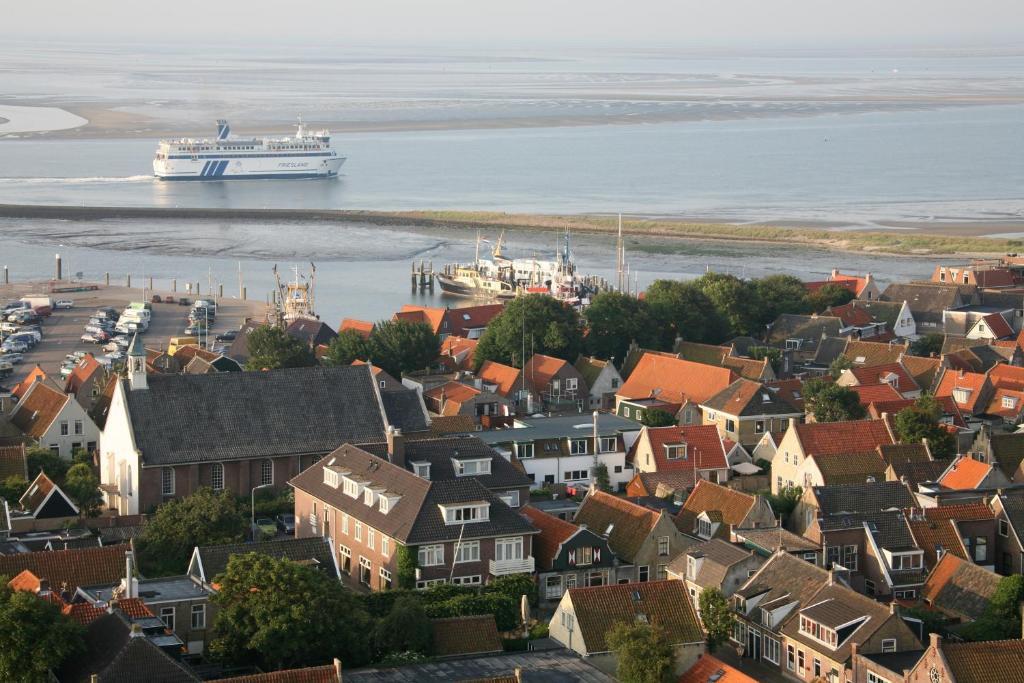 Hotel Oepkes West-Terschelling Exterior photo